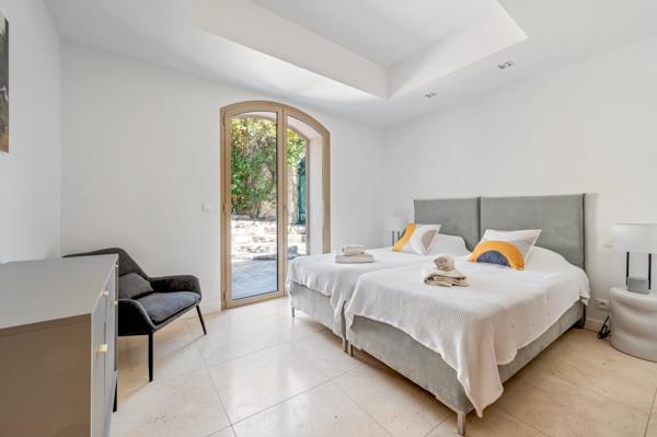 Villa rénovée d’exception avec vue mer aux portes de Monaco