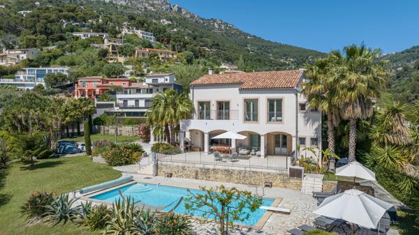 Villa rénovée d’exception avec vue mer aux portes de Monaco