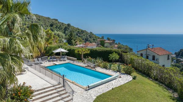 Villa rénovée d’exception avec vue mer aux portes de Monaco