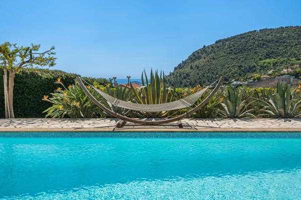 Villa rénovée d’exception avec vue mer aux portes de Monaco