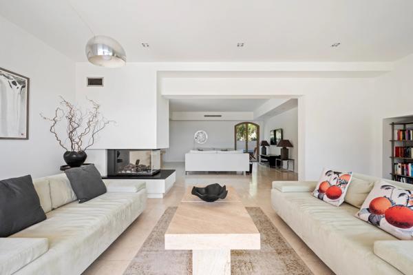 Villa rénovée d’exception avec vue mer aux portes de Monaco