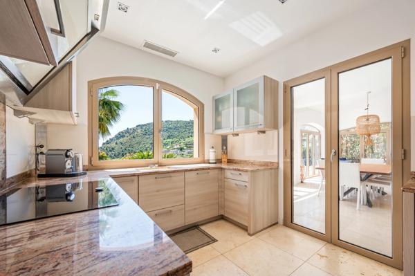 Villa rénovée d’exception avec vue mer aux portes de Monaco