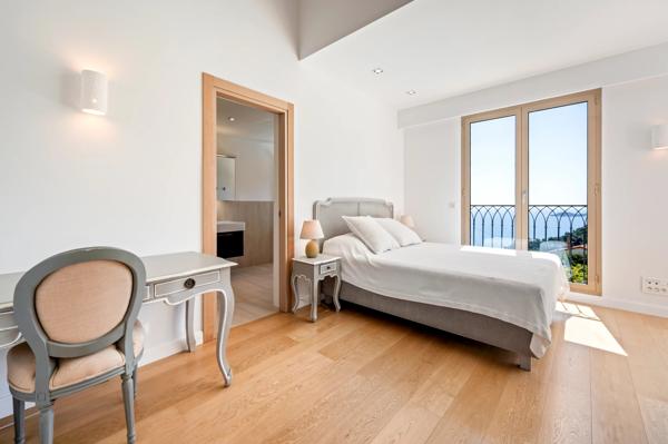 Villa rénovée d’exception avec vue mer aux portes de Monaco