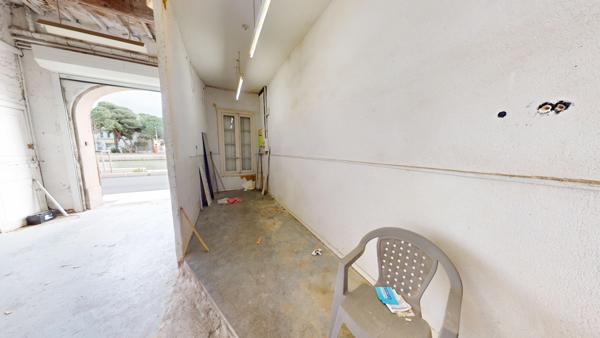 Frontignan (34110) Grand Hangar de stockage - Frontignan centre