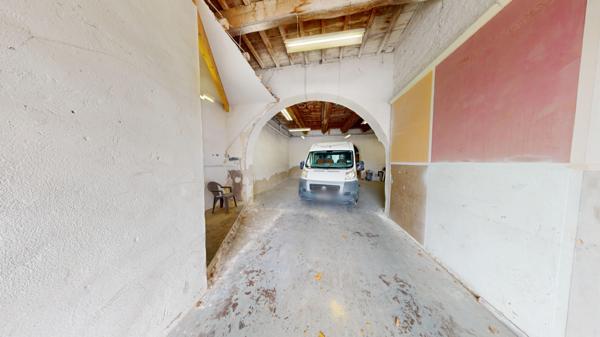 Frontignan (34110) Grand Hangar de stockage - Frontignan centre