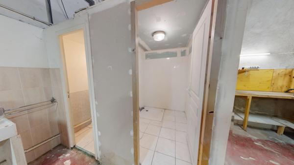 Frontignan (34110) Grand Hangar de stockage - Frontignan centre