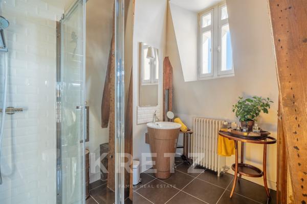 Demeure de caractère fin XIXᵉ, 395m² grand jardin intime sans vis-à-vis, hypercentre à 10min de Bord