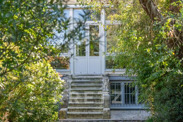 Demeure de caractère fin XIXᵉ, 395m² grand jardin intime sans vis-à-vis, hypercentre à 10min de Bord