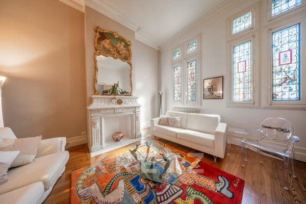 Demeure de caractère fin XIXᵉ, 395m² grand jardin intime sans vis-à-vis, hypercentre à 10min de Bord