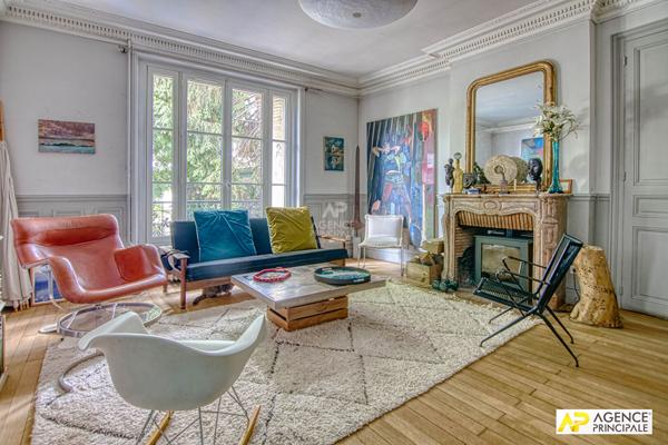 Versailles Chantiers / St Louis Maison10 pièces 264 m² habitables avec jardin de 230 m² €1 880 000 ** - Référence 27886