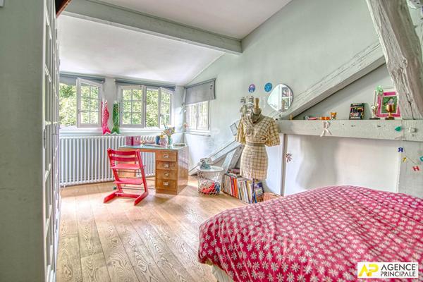 Versailles Chantiers / St Louis Maison10 pièces 264 m² habitables avec jardin de 230 m² €1 880 000 ** - Référence 27886
