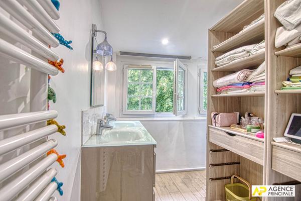 Versailles Chantiers / St Louis Maison10 pièces 264 m² habitables avec jardin de 230 m² €1 880 000 ** - Référence 27886