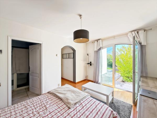 À VENDRE – Maison familiale 7 pièces à PONTIVY CENTRE-VILLE – 140 m², 4 chambres + bureaux, terrain 650 m², DPE B