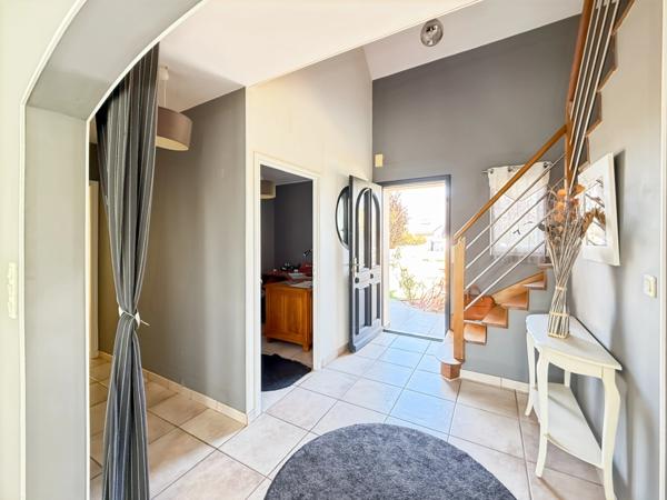 À VENDRE – Maison familiale 7 pièces à PONTIVY CENTRE-VILLE – 140 m², 4 chambres + bureaux, terrain 650 m², DPE B