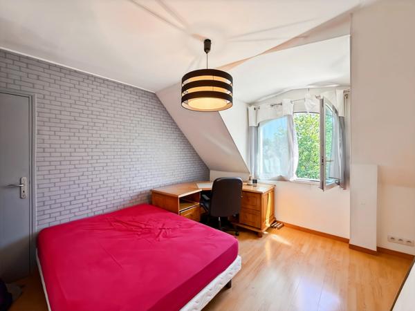 À VENDRE – Maison familiale 7 pièces à PONTIVY CENTRE-VILLE – 140 m², 4 chambres + bureaux, terrain 650 m², DPE B