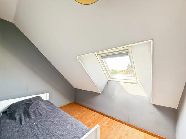 À VENDRE – Maison familiale 7 pièces à PONTIVY CENTRE-VILLE – 140 m², 4 chambres + bureaux, terrain 650 m², DPE B