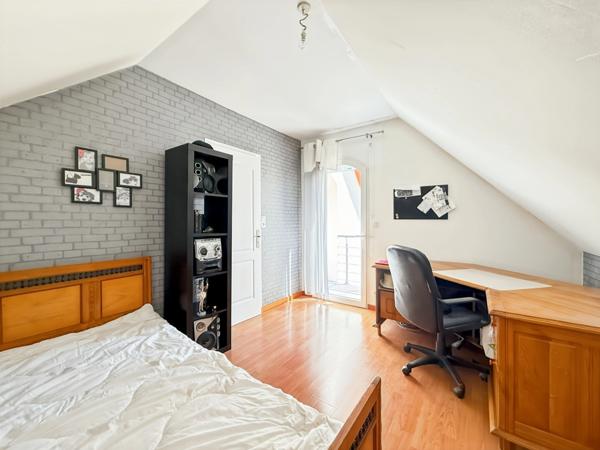 À VENDRE – Maison familiale 7 pièces à PONTIVY CENTRE-VILLE – 140 m², 4 chambres + bureaux, terrain 650 m², DPE B