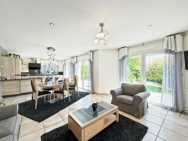 À VENDRE – Maison familiale 7 pièces à PONTIVY CENTRE-VILLE – 140 m², 4 chambres + bureaux, terrain 650 m², DPE B