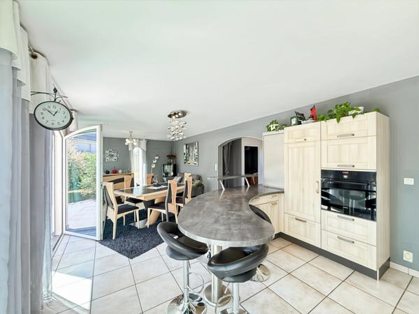 À VENDRE – Maison familiale 7 pièces à PONTIVY CENTRE-VILLE – 140 m², 4 chambres + bureaux, terrain 650 m², DPE B