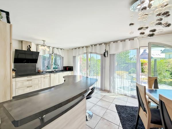 À VENDRE – Maison familiale 7 pièces à PONTIVY CENTRE-VILLE – 140 m², 4 chambres + bureaux, terrain 650 m², DPE B