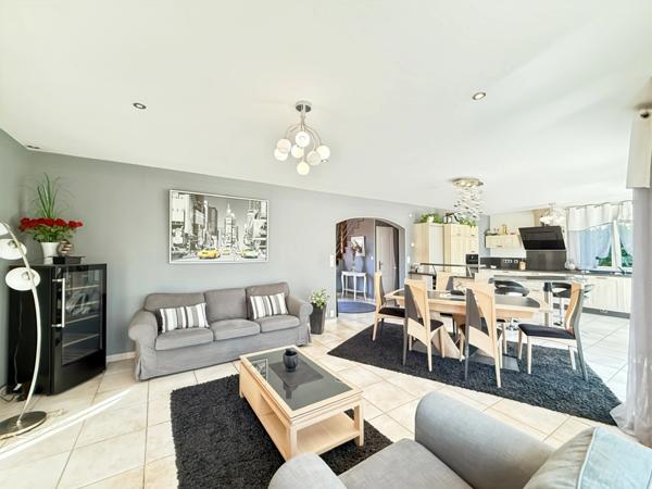 À VENDRE – Maison familiale 7 pièces à PONTIVY CENTRE-VILLE – 140 m², 4 chambres + bureaux, terrain 650 m², DPE B