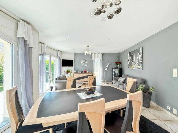 À VENDRE – Maison familiale 7 pièces à PONTIVY CENTRE-VILLE – 140 m², 4 chambres + bureaux, terrain 650 m², DPE B