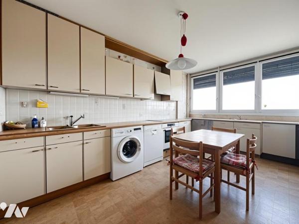 Angers, Rue Larévellière – T4 avec balcon, parking et cave
