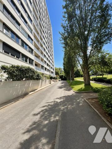Angers, Rue Larévellière – T4 avec balcon, parking et cave
