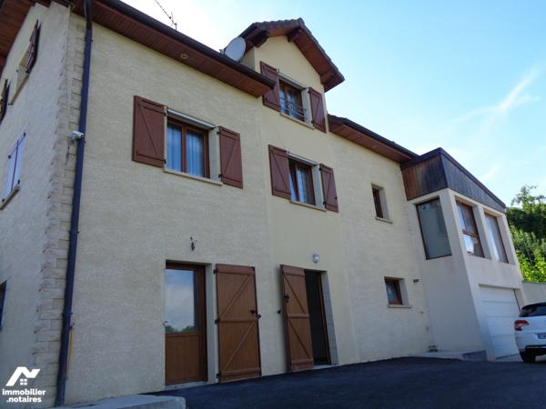 Maison récente située sur la commune de GRAY (70).