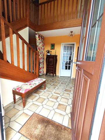 Maison traditionnelle 6 chambres, son double garage...et ses 7465m² de terrain au coeur de Baugé !