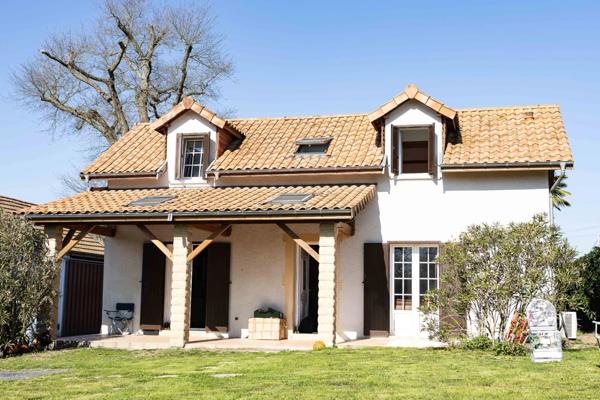 Maison rénovée, 3 chambres, terrain 2000m², 114m², hangar 100m² à MOMAS (64)