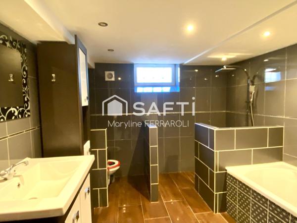 Maison de ville individuelle bi-famille