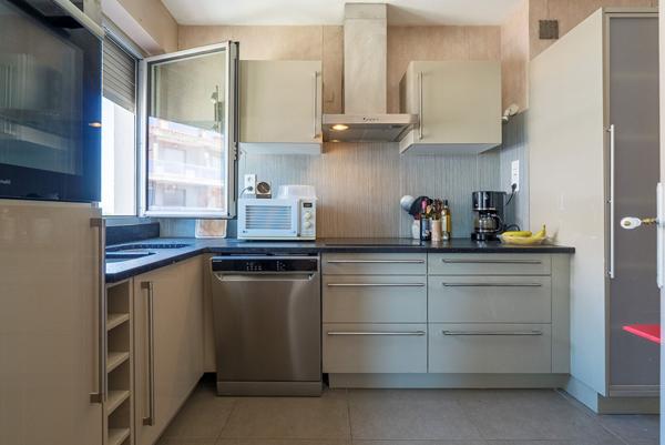 CARCASSONNE – DAVILLA Vaste Appartement T4 114m² (108m² Carrez) avec loggia, ascenseur, et place de parking couvert