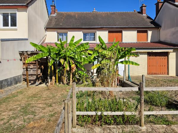 NOYEN-SUR-SARTHE - MAISON DE 101,45 m² AVEC JARDIN, TERRASSE ET GARAGE