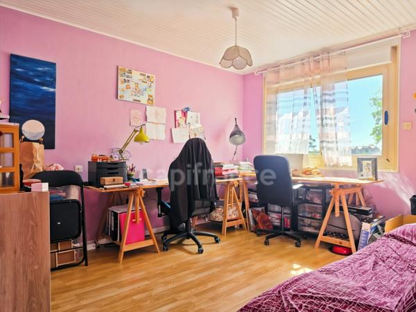 NOYEN-SUR-SARTHE - MAISON DE 101,45 m² AVEC JARDIN, TERRASSE ET GARAGE