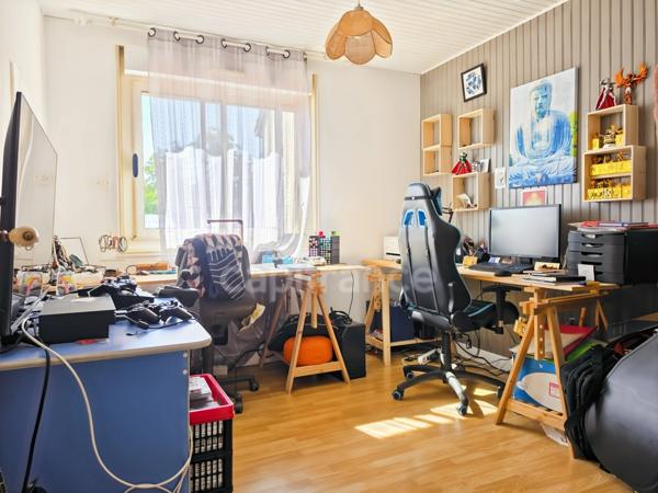 NOYEN-SUR-SARTHE - MAISON DE 101,45 m² AVEC JARDIN, TERRASSE ET GARAGE