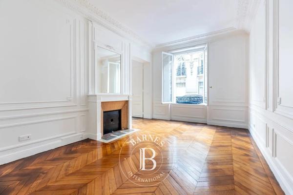 Paris 16ème, Bureau  107 m² à vendre
