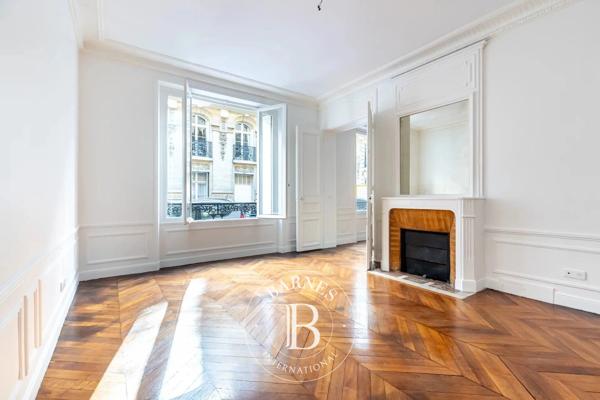 Paris 16ème, Bureau  107 m² à vendre