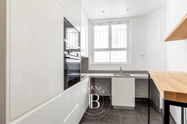 Paris 16ème, Bureau  107 m² à vendre