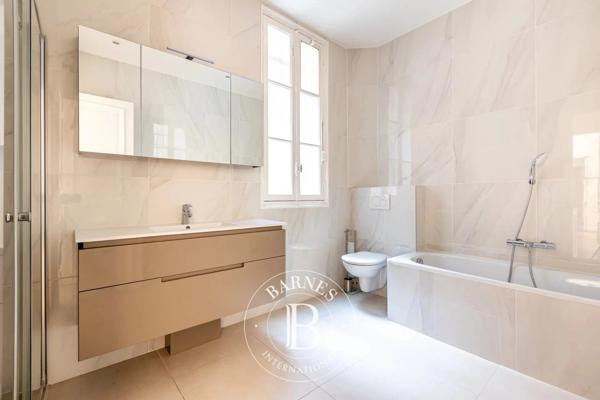 Paris 16ème, Bureau  107 m² à vendre