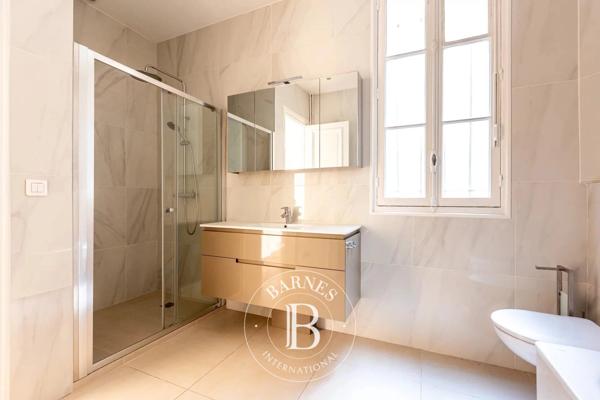 Paris 16ème, Bureau  107 m² à vendre