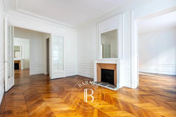 Paris 16ème, Bureau  107 m² à vendre