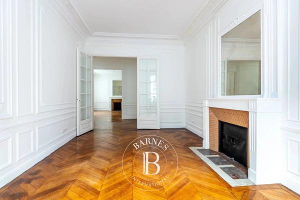 Paris 16ème, Bureau  107 m² à vendre
