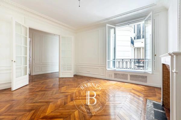 Paris 16ème, Bureau  107 m² à vendre
