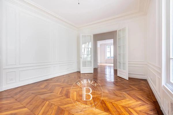 Paris 16ème, Bureau  107 m² à vendre