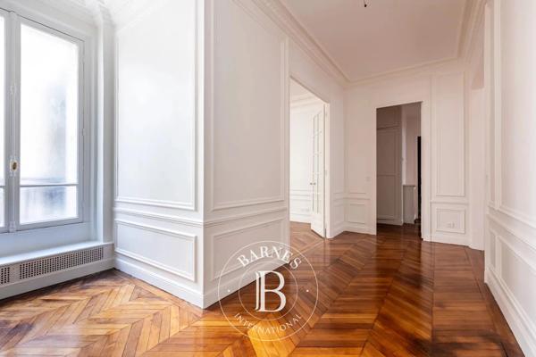 Paris 16ème, Bureau  107 m² à vendre