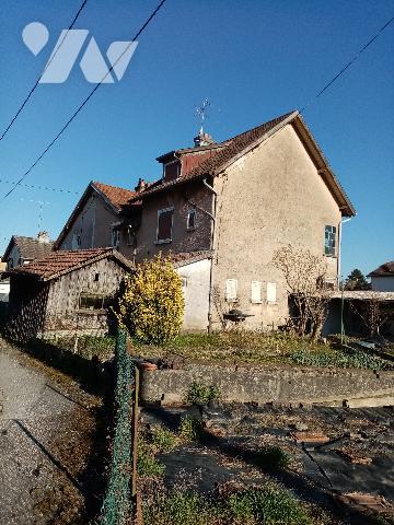 Secteur calme , maison mitoyenne d'un côté de 101 m² hab avec terrain attenant et abri de jardin