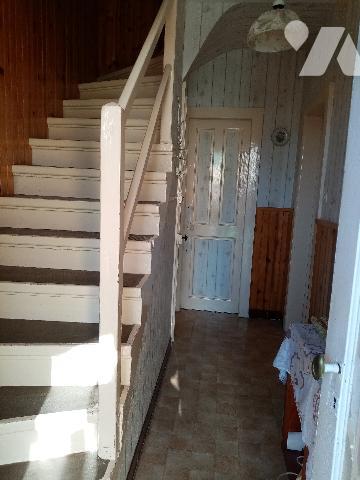 Secteur calme , maison mitoyenne d'un côté de 101 m² hab avec terrain attenant et abri de jardin