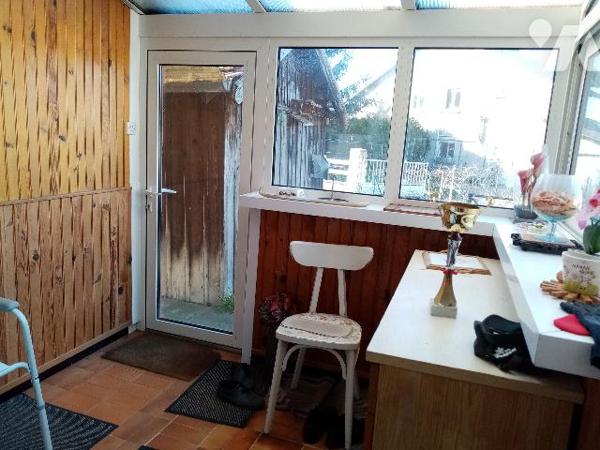 Secteur calme , maison mitoyenne d'un côté de 101 m² hab avec terrain attenant et abri de jardin