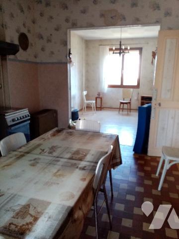 Secteur calme , maison mitoyenne d'un côté de 101 m² hab avec terrain attenant et abri de jardin